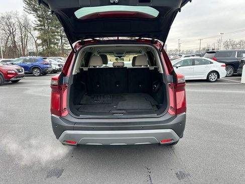 Used 2023 Nissan Rogue SV image 11