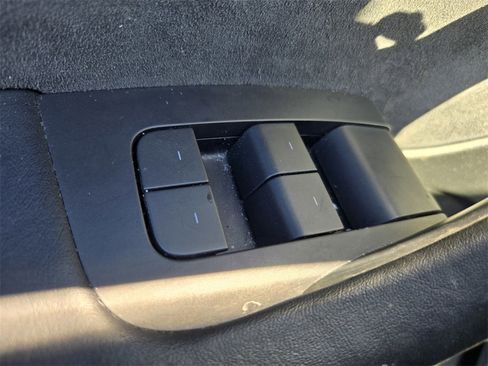 Used 2021 Tesla Model Y Long Range image 20