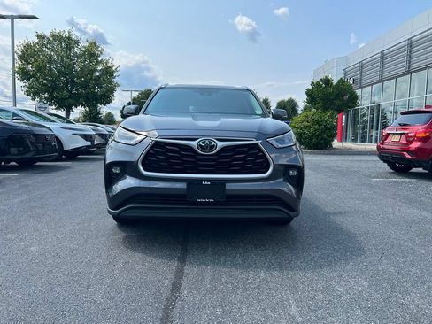 Used 2020 Toyota Highlander XLE AWD/4WD image 4
