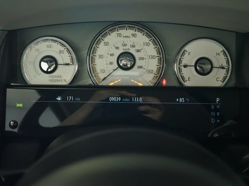 Used 2018 Rolls-Royce Dawn RWD image 14