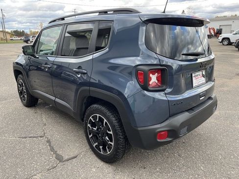 Used 2023 Jeep Renegade Latitude image 4