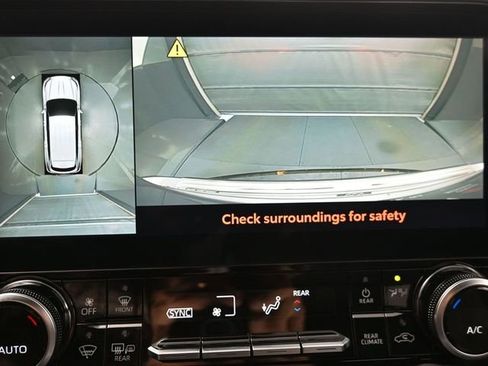 Used 2023 Toyota Highlander Platinum FWD image 21