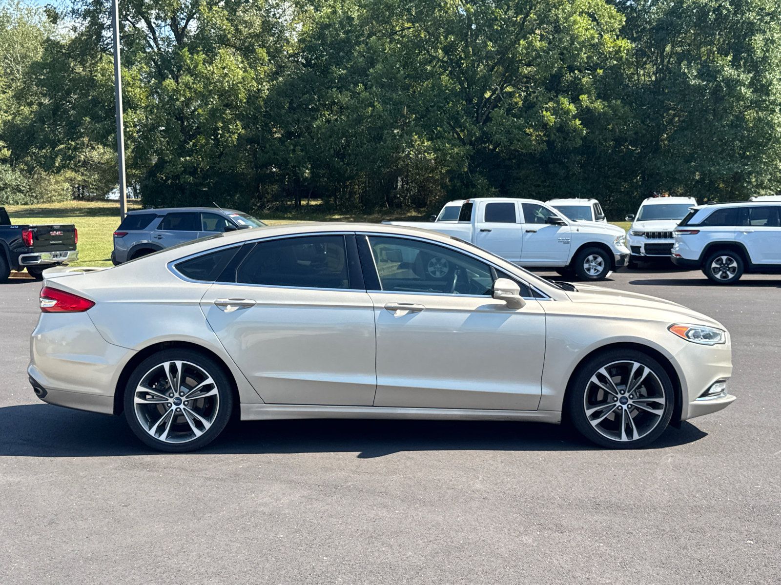 Used 2017 Ford Fusion Titanium FWD image 4