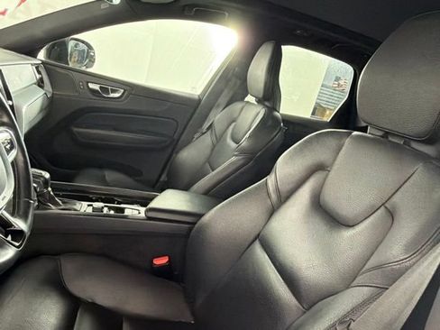 Used 2020 Volvo XC60 T5 Momentum FWD image 11