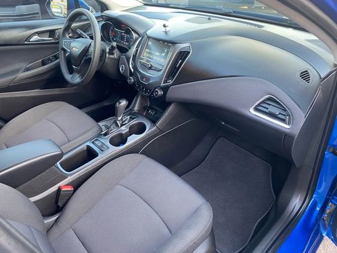 Used 2018 Chevrolet Cruze LT w/ Convenience Package image 25