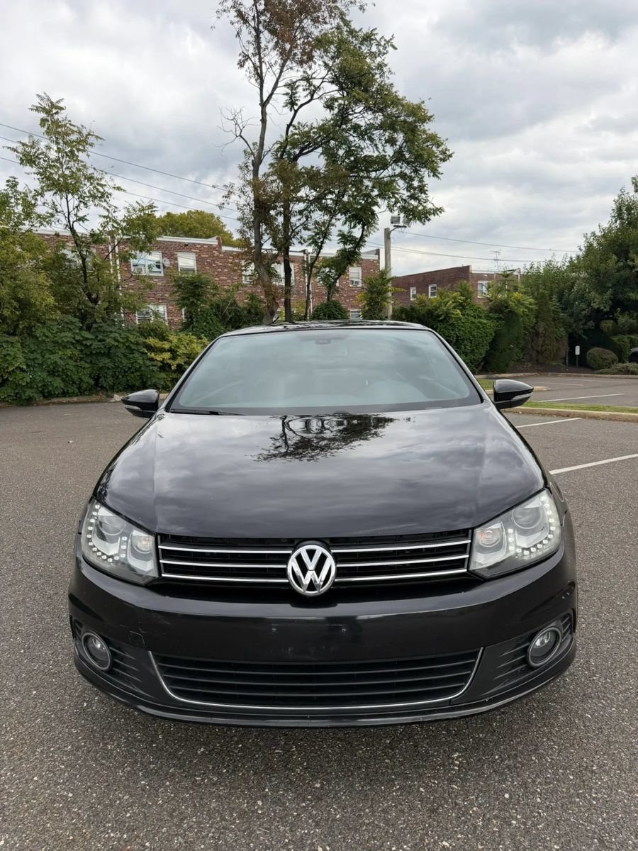 Used 2013 Volkswagen Eos Lux FWD image 2