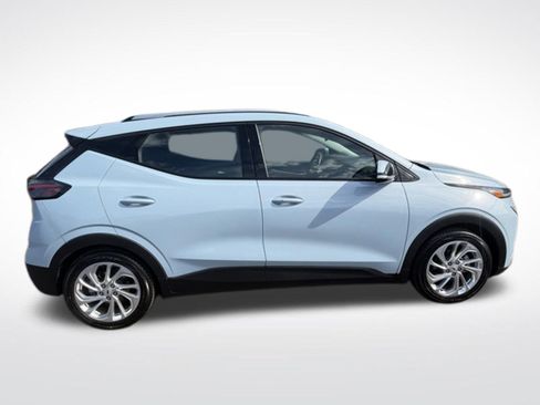 Used 2023 Chevrolet Bolt EUV LT w/ Comfort Package FWD image 2