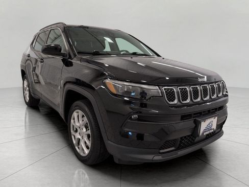 Used 2023 Jeep Compass Latitude w/ Sun and Sound Group AWD/4WD image 1