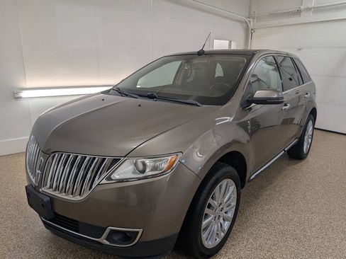 Used 2012 Lincoln MKX AWD image 2