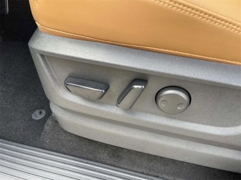 New 2026 Nissan Armada SL w/ Captain's Chari Seat Package image 16