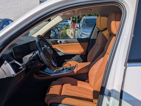 Used 2024 BMW X7 xDrive40i AWD/4WD image 18