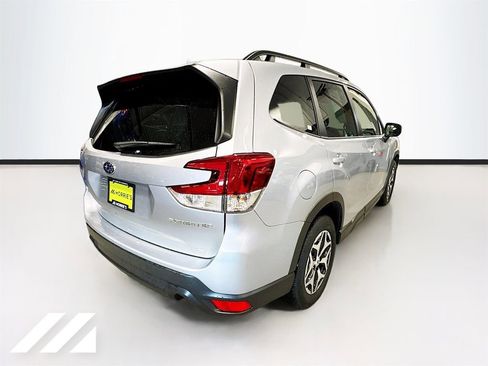 Used 2023 Subaru Forester Premium image 5