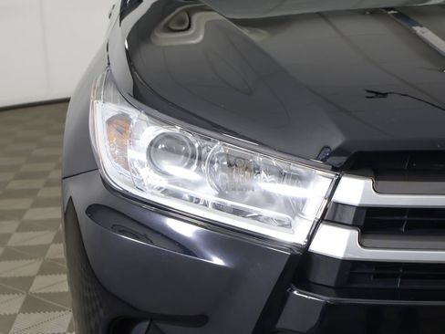 Used 2019 Toyota Highlander XLE AWD/4WD image 15
