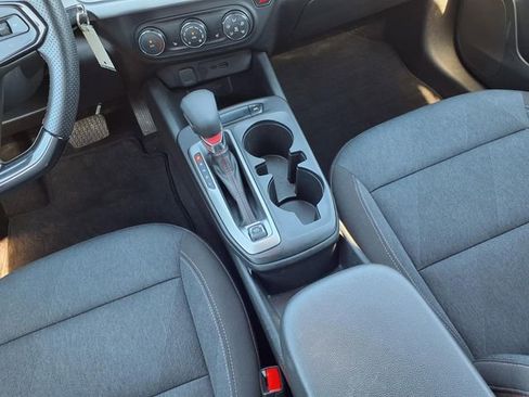 Used 2024 Chevrolet Trax RS w/ Sunroof Package image 11