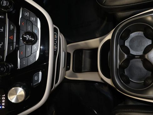Used 2024 Chrysler Pacifica Touring-L FWD image 14