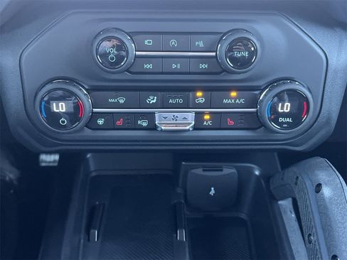 New 2025 Ford Bronco Outer Banks w/ Sasquatch Package image 6