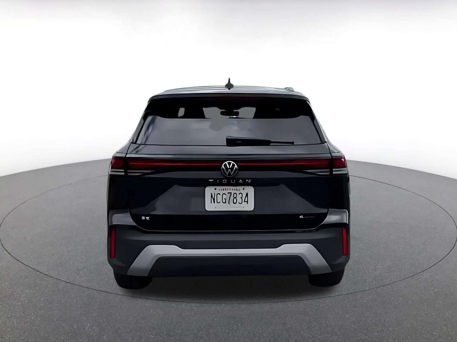 Used 2026 Volkswagen Tiguan SE AWD/4WD image 12
