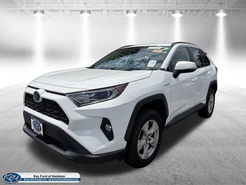 Used 2020 Toyota RAV4 XLE AWD/4WD image 4