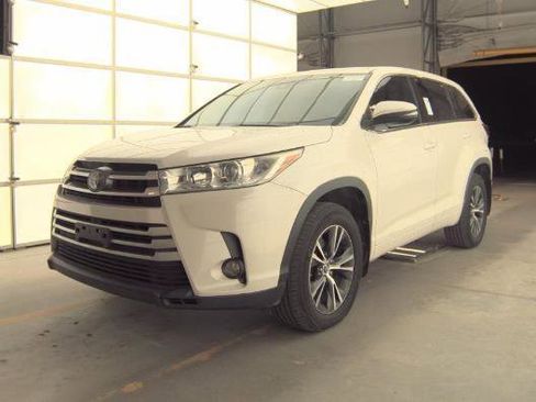 Used 2018 Toyota Highlander Plus image 16