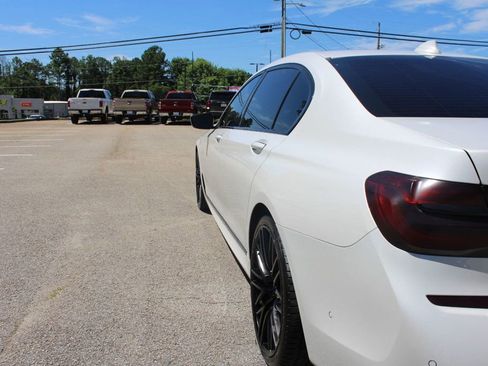 Used 2018 BMW 750i image 15