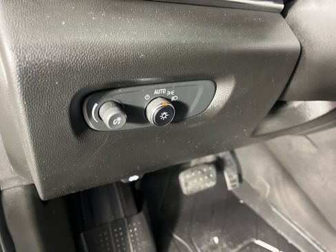 Used 2023 Chevrolet Traverse LT w/ Rear Camera Mirror Package AWD/4WD image 29