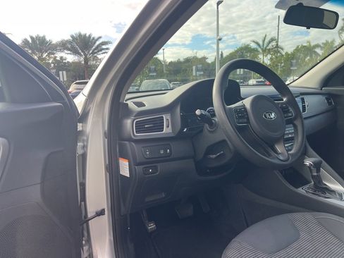Used 2019 Kia Niro LX image 20