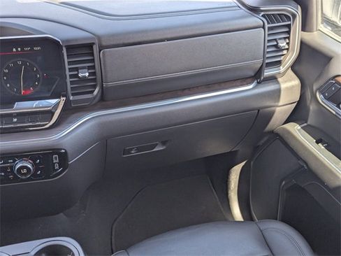 Used 2024 GMC Sierra 1500 SLT image 17