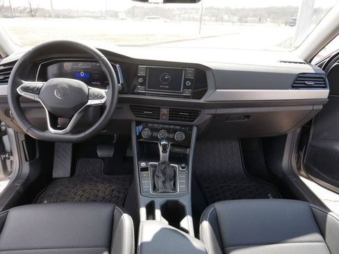 Certified 2023 Volkswagen Jetta SE w/ Panoramic Sunroof Package image 21