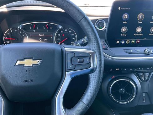 Used 2025 Chevrolet Blazer LT AWD/4WD image 17
