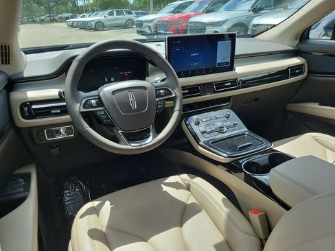 Certified 2023 Lincoln Nautilus FWD w/ Premium Package image 11