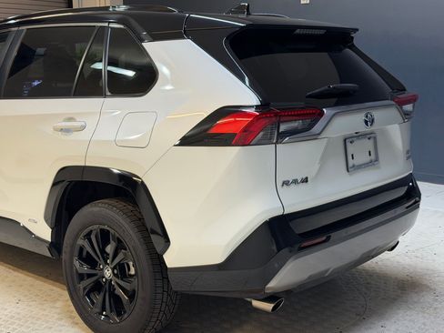 Used 2022 Toyota RAV4 XSE AWD/4WD image 23