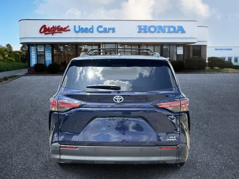 Used 2022 Toyota Sienna XLE FWD image 4