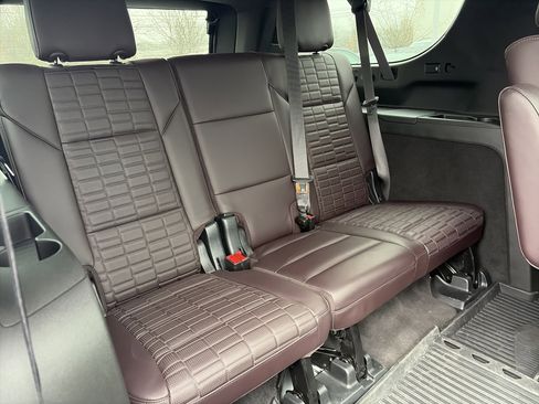 Used 2023 Cadillac Escalade ESV V w/ LPO, ONYX Package image 31