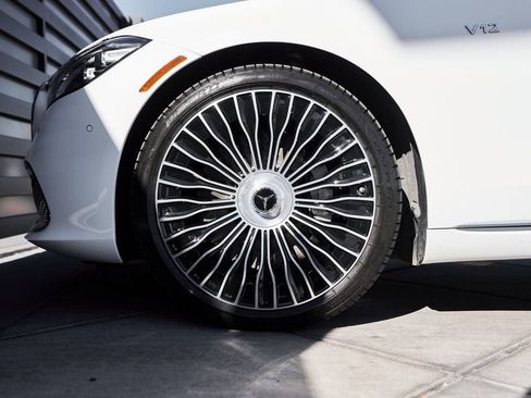 Used 2025 Mercedes-Benz Maybach S 680 4MATIC image 3