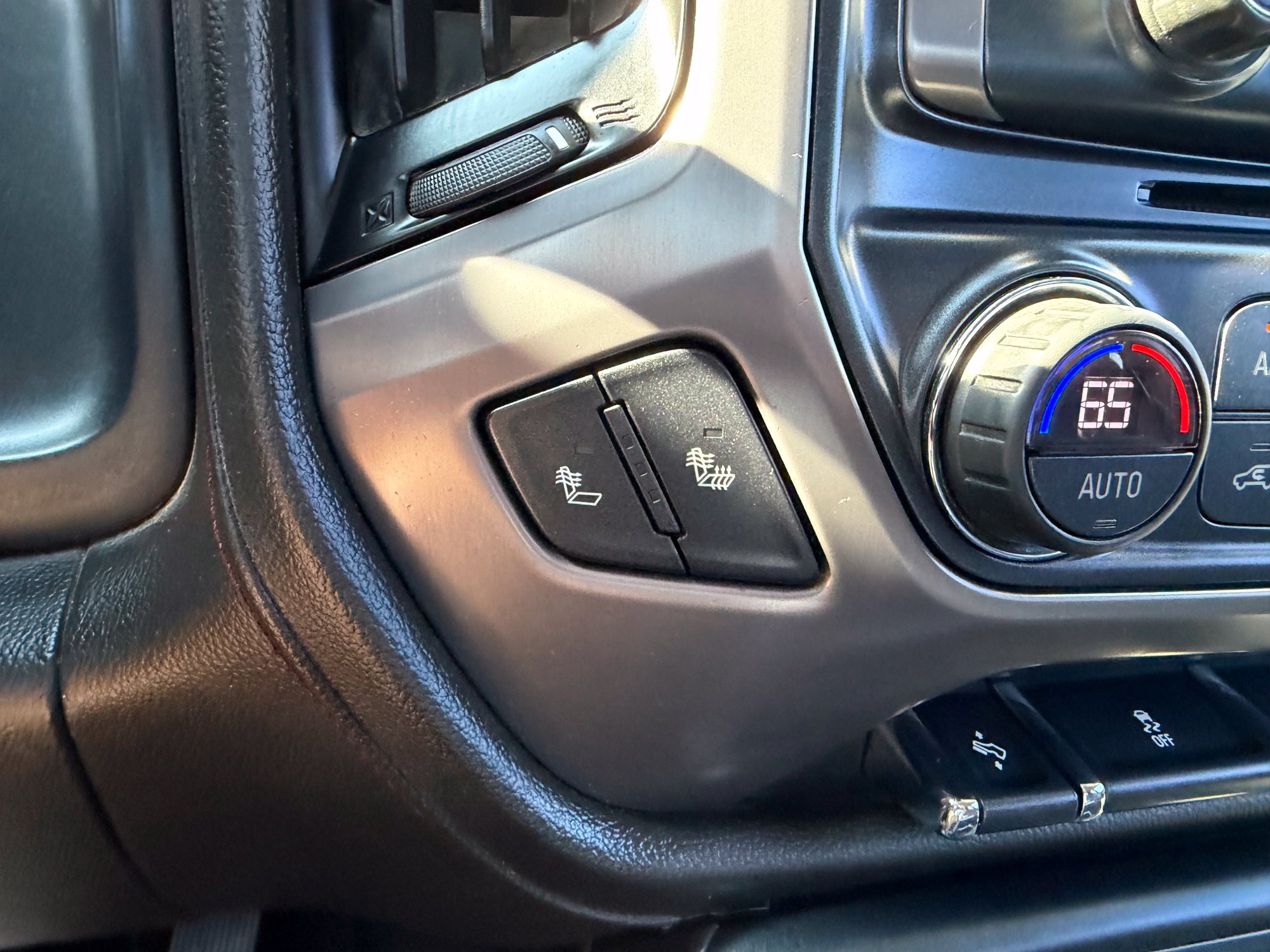 Used 2018 GMC Sierra 2500 SLT w/ All Terrain HD Package AWD/4WD image 23