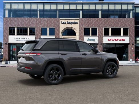 New 2025 Jeep Grand Cherokee Altitude image 4