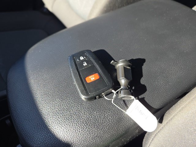Used 2025 Toyota RAV4 XLE AWD/4WD image 30
