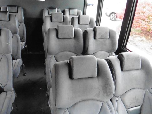 Used 2011 Ford E-450 and Econoline 450 Super Duty w/ Shuttle Bus Prep Pkg image 19