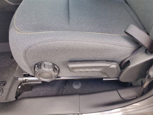 New 2025 Jeep Gladiator Sport image 9