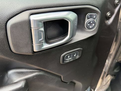 Used 2021 Jeep Wrangler Unlimited Sport AWD/4WD image 30