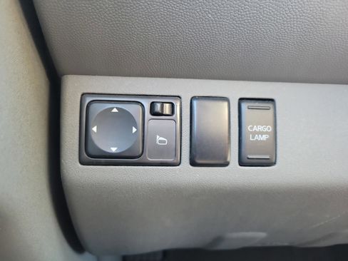 Used 2011 Nissan Frontier SV image 21