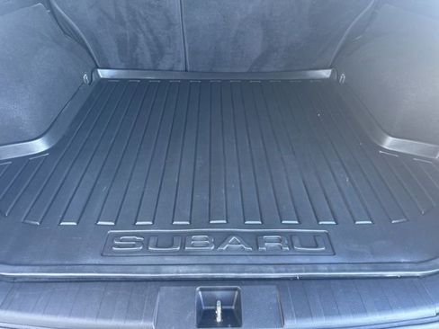 Used 2011 Subaru Outback 2.5i Premium w/ All-Weather Pkg AWD/4WD image 11