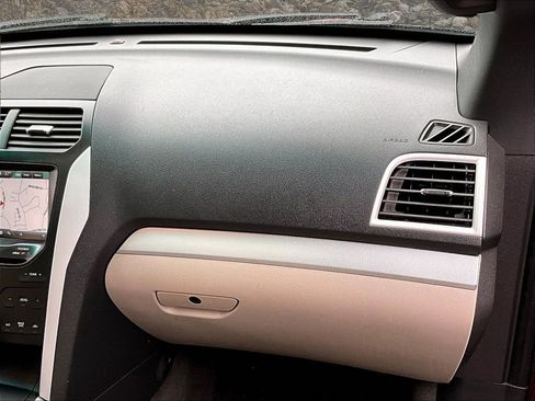 Used 2014 Ford Explorer XLT w/ Equipment Group 202A image 15