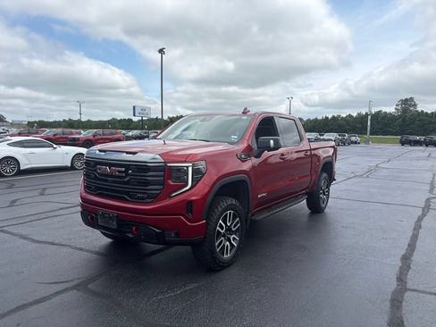 Used 2024 GMC Sierra 1500 AT4 w/ Technology Package AWD/4WD image 4