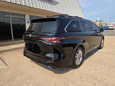 Used 2023 Toyota Sienna XSE w/ XSE Plus Package AWD/4WD image 8