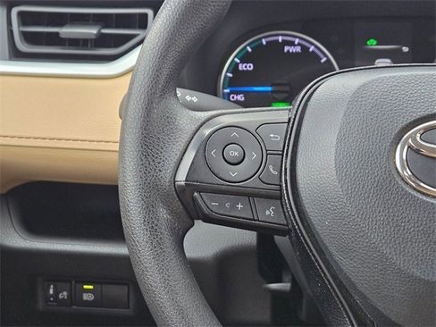 Used 2021 Toyota RAV4 LE image 9
