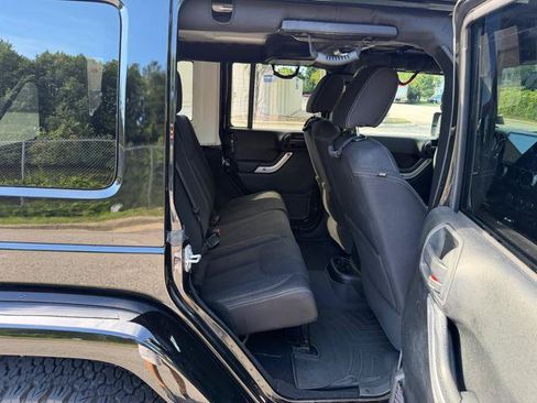 Used 2017 Jeep Wrangler Unlimited Sahara w/ Max Tow Package AWD/4WD image 14