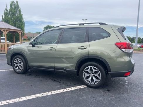 Used 2021 Subaru Forester Premium w/ Popular Package #1 AWD/4WD image 8
