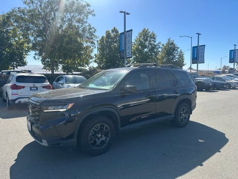 Used 2024 Honda Pilot TrailSport image 5