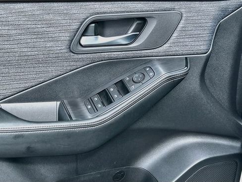 Certified 2023 Nissan Rogue SV FWD image 14